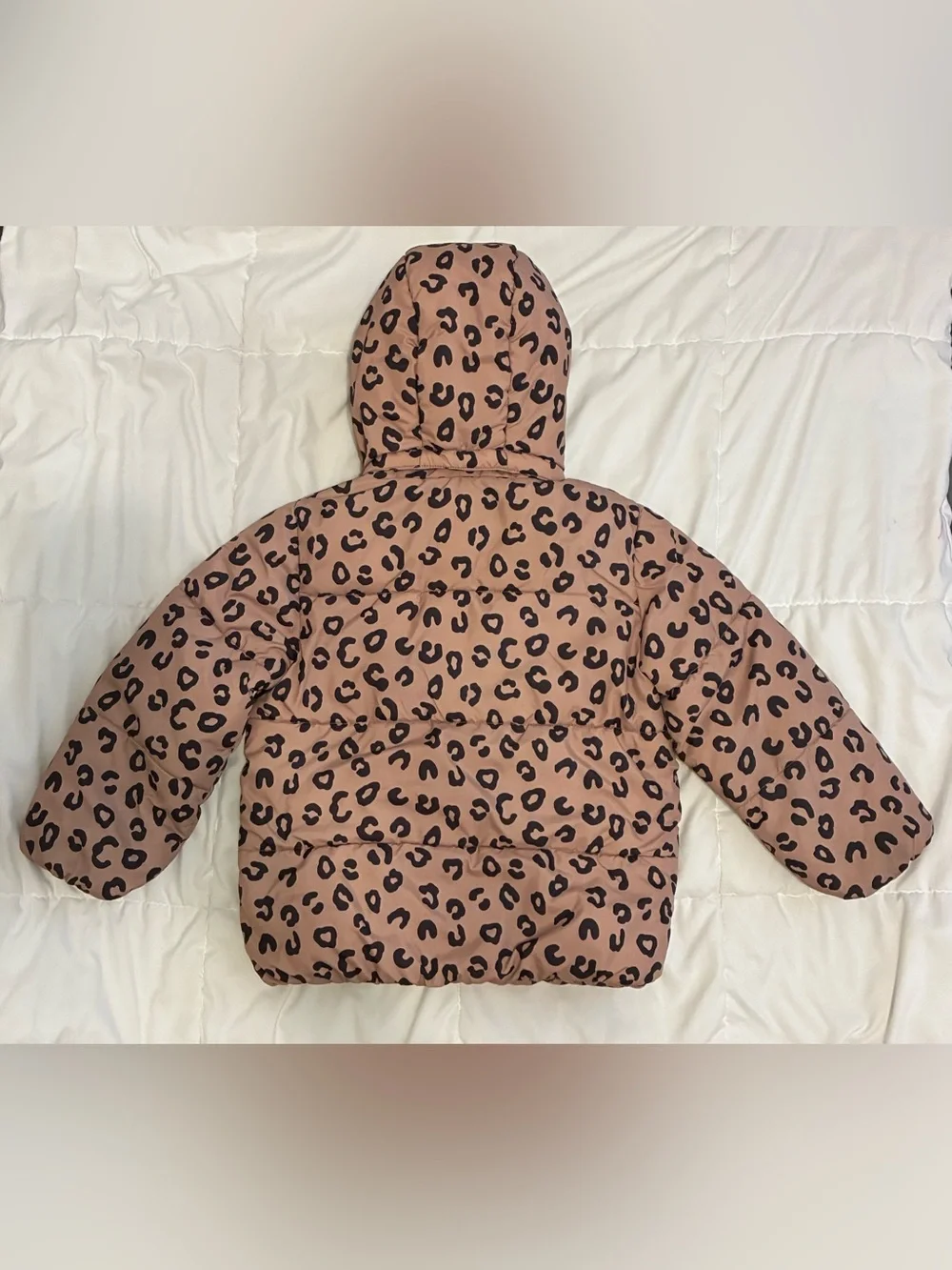 H&M Kids Water-repellent Leopard Print Puffer Jacket in Beige Size 5/6T